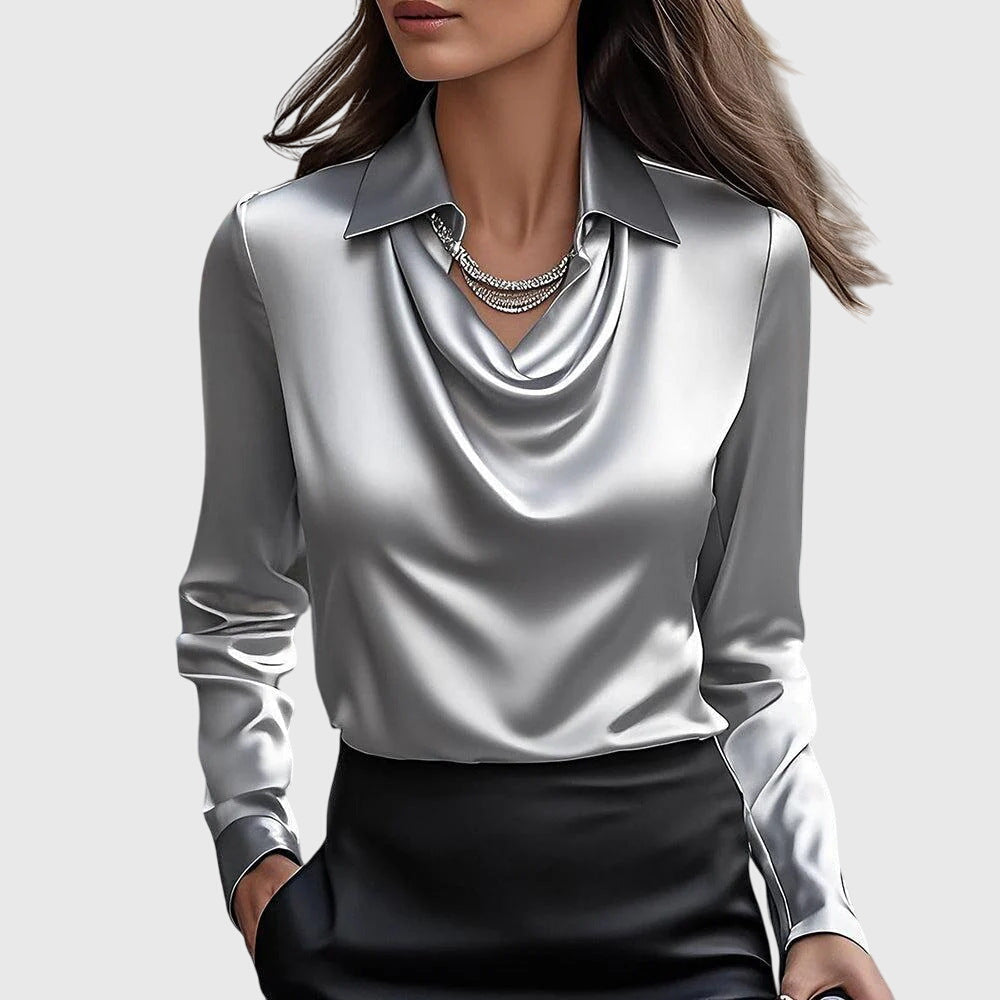 Blus med lyxig glans och veckad halsringning | Vilma Stockholm™