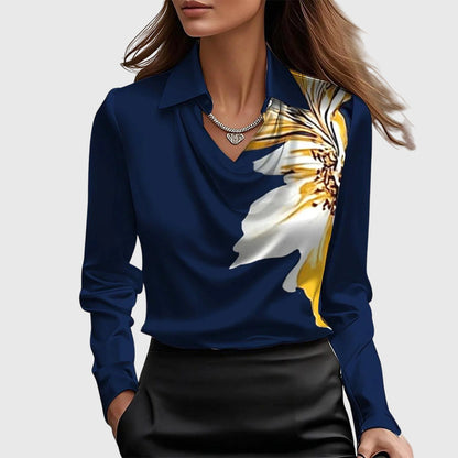 Blus med lyxig glans och veckad halsringning | Vilma Stockholm™
