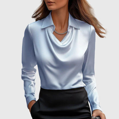 Blus med lyxig glans och veckad halsringning | Vilma Stockholm™